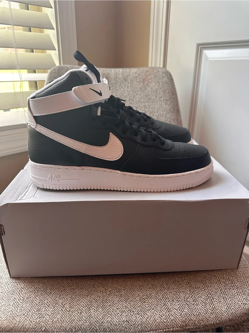 Nike Men's Black and White Air Force 1 High ‘07